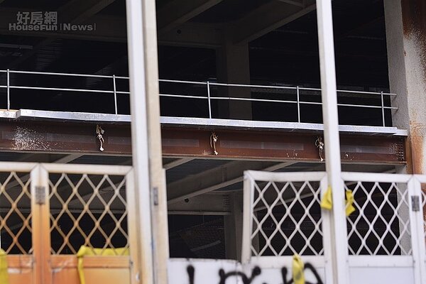 遠雄大巨蛋爭議未解，荒廢如廢鐵般矗立台北市精華地段。（好房網News記者陳韋帆／攝影）