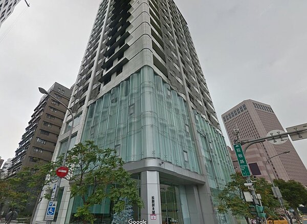 郭采潔被爆買下信義區地段極佳的小豪宅,坐擁四戶變身億萬小富婆。(翻攝自google map)