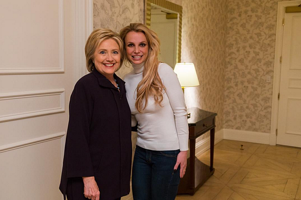 布蘭妮分享在賭城與希拉蕊的合照。(翻攝自Britney Spears Instagram)