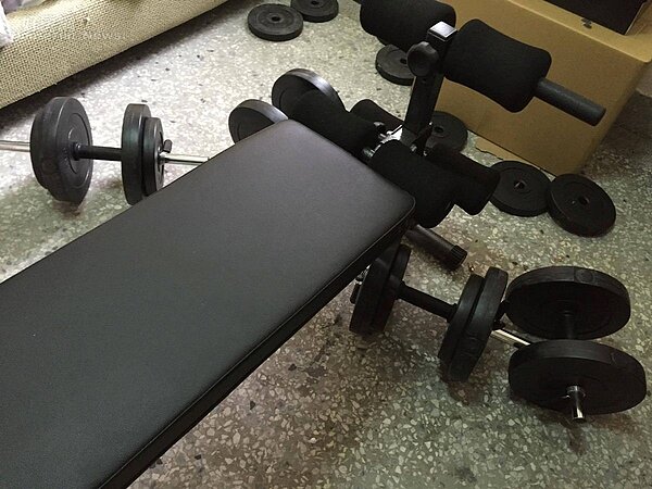 6.二樓另一間房間擺放懂伯的健身器材,讓長時間坐在電腦桌前工作的大家有個運動空間。