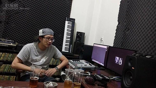 9.三樓則為GaWeed的音樂空間,舉凡取樣、編曲、錄音、混音…等都能在這裡完成製作。