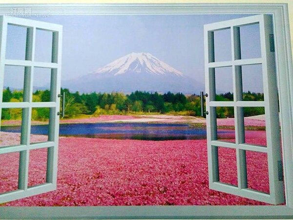 6.富士山壁貼增添空間感。
