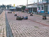 東石「常鱻廊道」當遊樂場　遊客靠邊閃