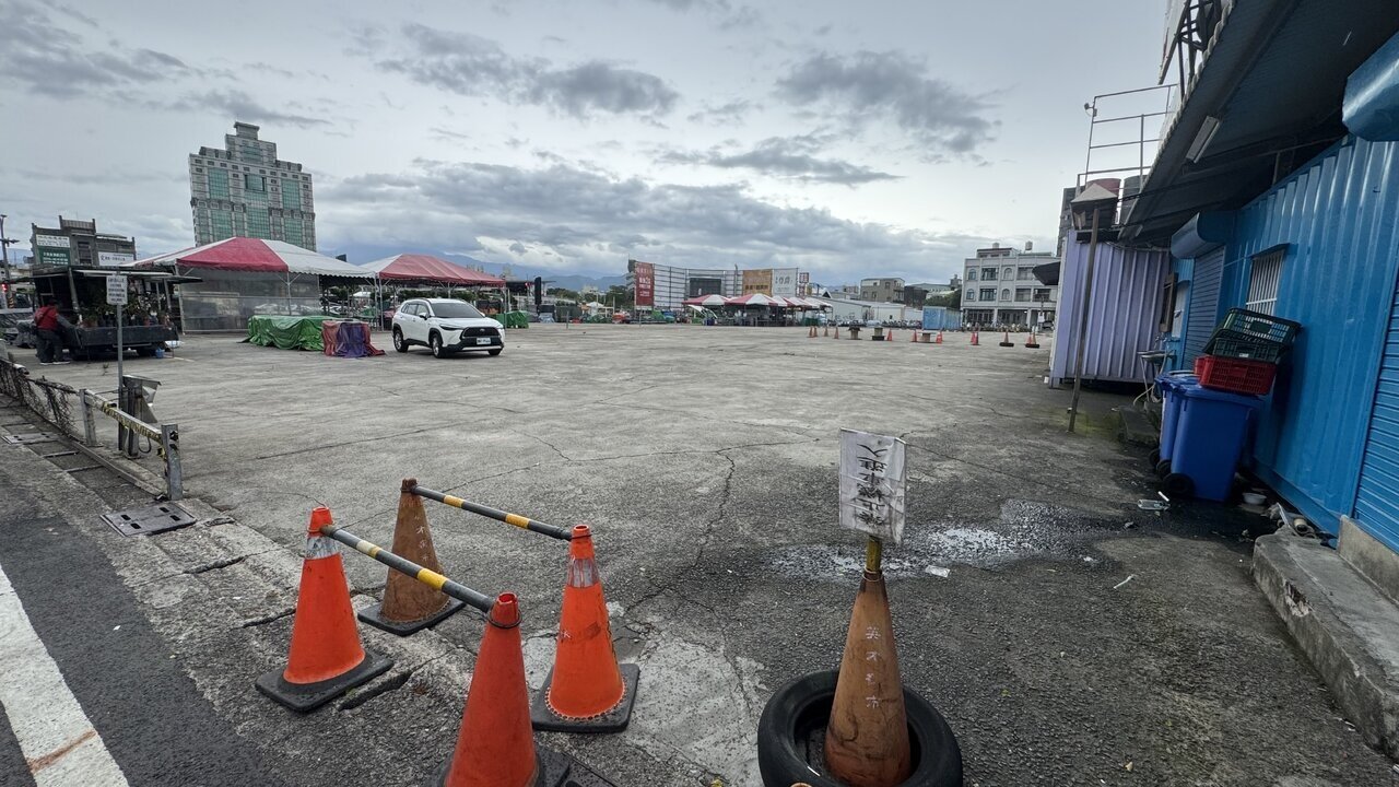 苗栗市都市計畫區公設保留地解編,苗栗火車站西站英才觀光夜市周邊「市5」及「兒4」規畫變更商業區、兒童遊樂場。記者范榮達/攝影