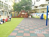 不景氣＋龍寶寶多　公幼超滿