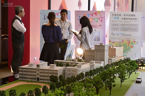 銷售中心買屋情境照。(好房網News記者 陳韋帆/攝影)