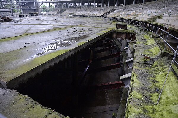 遠雄巨蛋現狀下方是球場。(好房網News記者 陳韋帆/攝影)