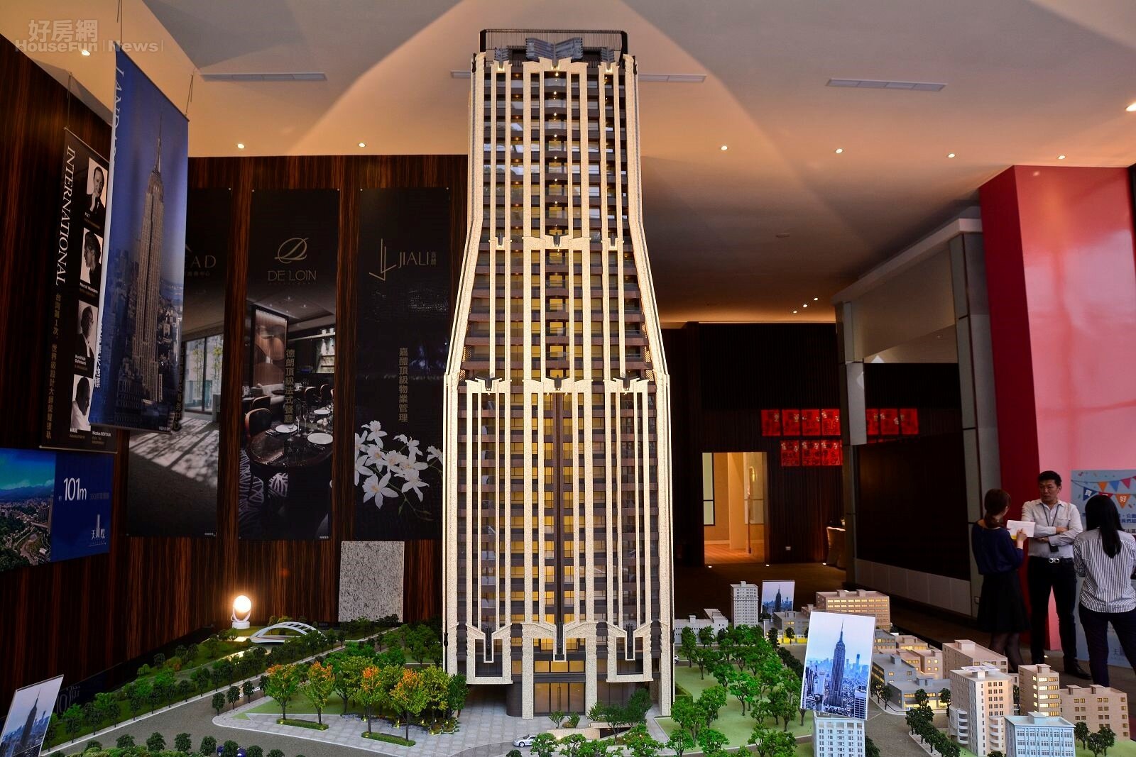 許多建商也會將社區的管理基金捐出,來支付公設的水電費,圖為預售屋模型。(好房網News記者 陳韋帆/攝影)