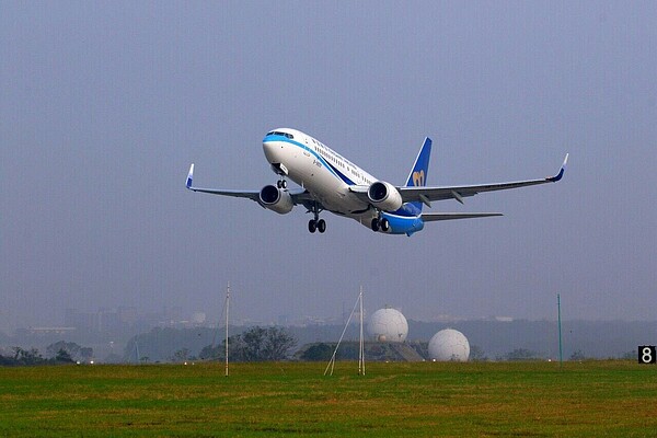 因應陸客減少,華信航空5月1日起將停飛台中─長沙及鄭州兩個航線(圖/翻攝華信航空粉絲專頁)