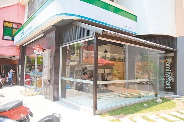 全家預計6月店數3,000店達陣,將推出新型態店。 本報系資料庫