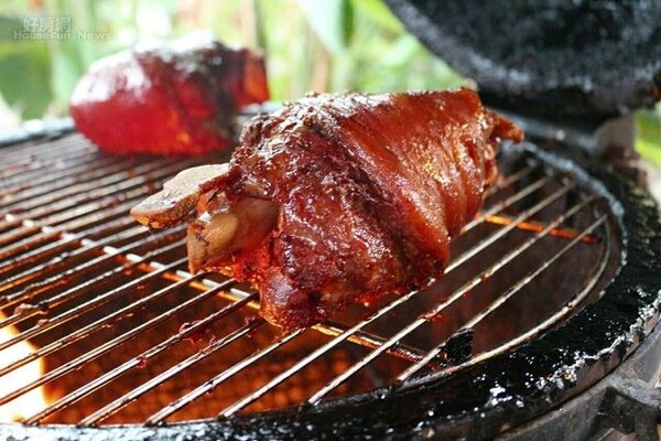 8.碳烤豬腳是「PASA廚房」的招牌料理，紅到電視節目都來採訪。