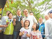 朱立倫、張揆　桐遊土城賞花