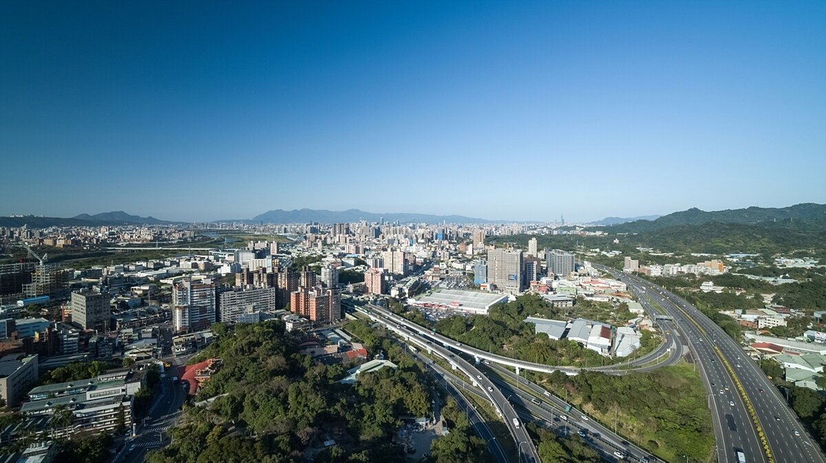 中和二八張地區交通優越,可就近連結台64、65快速道路及新北環快,快速串接國道三號,成為「很棒的倉儲轉運站」。圖/業者提供