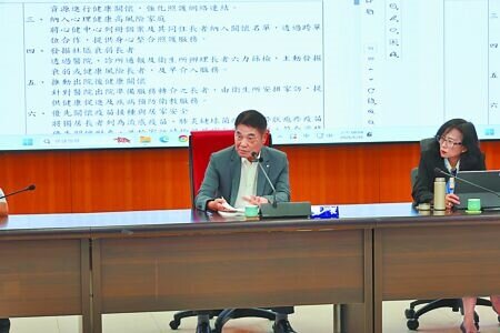 苗栗縣長鍾東錦指示教育處針對苗栗科學實中設置,委託廠商做可行性評估,教育處長葉芯慧16日針對評估結果指出,未來苗栗大矽谷計畫成形後,就學需求將增加1萬2千人。(謝明俊攝)