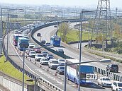 國道5大型車走路肩　增長1km