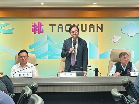 
桃園市長張善政（中）表示，龍潭科學園區三期擴建為產業升級關鍵，市府將整合跨局處能量，加速用地取得、居民安置、交通路網及水電等配套推動，協助企業掌握全球投資與商機。（姜霏攝）
