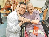 107歲人瑞　白內障手術成功