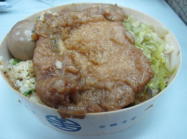 台鐵局5月10日起推出網路訂票預訂便當服務。 圖／本報系資料照片