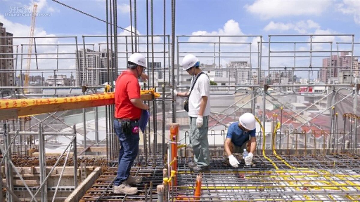 為了對抗熱浪,許多建商從提升住宅的節能與綠化設計,從根本來增加住宅的耐候性。圖/好房網News記者李彥穎攝