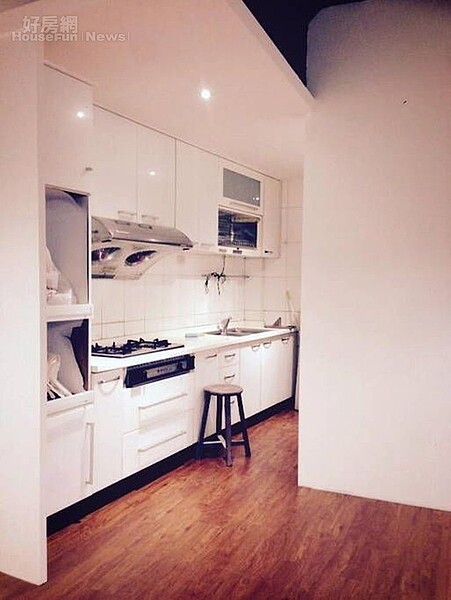 7.白色系的廚房看起來採光明亮。