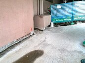 大巨蛋損鄰　刑事局地面與牆面分離