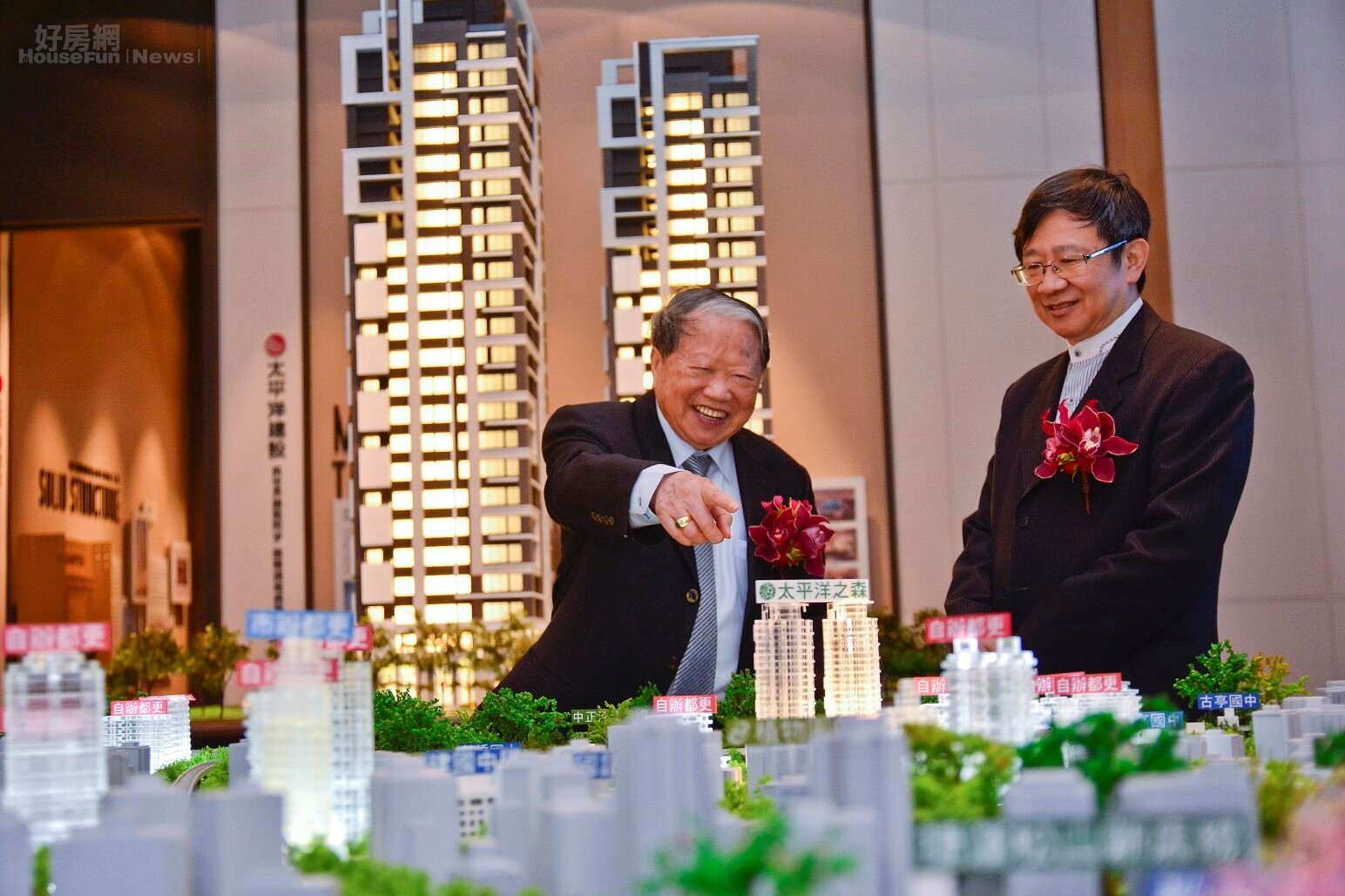 太平洋建設總裁章民強與總經理章啟明。(好房網News記者 陳韋帆/攝影)