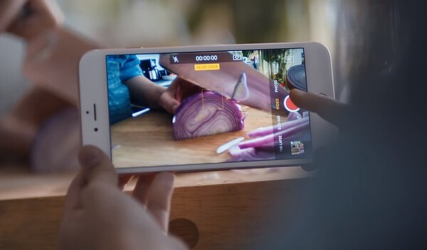 iPhone 6s。 圖/擷取自蘋果YouTube iPhone 6S新廣告(只限此新聞使用)