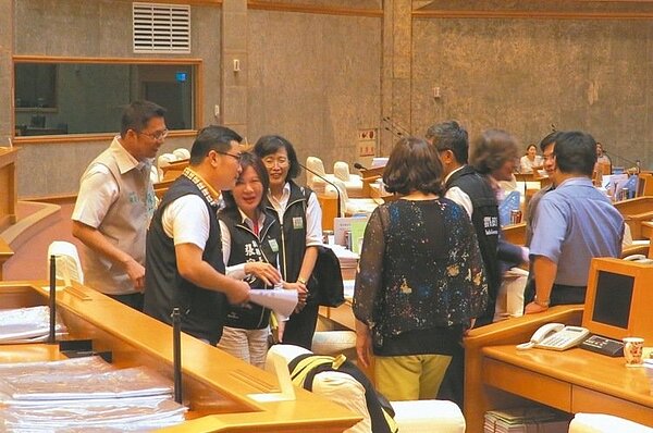 明年台灣燈會預算墊付案，順利過關，縣長李進勇強調全力辦好最有特色燈會。 記者陳信利／攝影