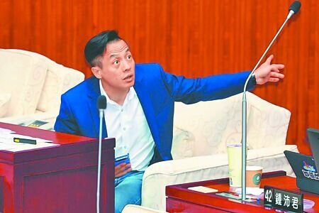 
台北市有約59％的60歲以上長者住在老舊無電梯公寓，北市議員李明賢指出，市府連續4年編列4400萬元預算補助住宅增設無障礙設施，但實際執行率僅約41％。（本報資料照片）

