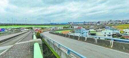 
國道1號苗栗縣頭份第2交流道新建案，周邊將配合拓寬中興路台1線至中興路861巷區間部分拓寬，約2.47億元，工程由縣府負責承作發包。（本報資料照片）
