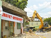 70警力戒備　大社5民宅拆了