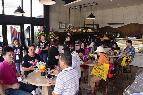 璟都建設提供在地居民聚會、互動好所在,果然吸引不少人氣。(好房網News記者陳韋帆 攝影)