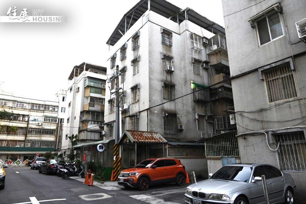 老屋外牆是否堪用防水,陳鴻文建議民眾颱風雨天多留意室內、建物外牆屋況。