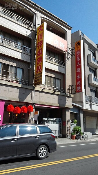 2.這棟4樓半的透天厝是余建德在2009年買下，一、2樓是店面與儲藏室，3、4樓當住房。
