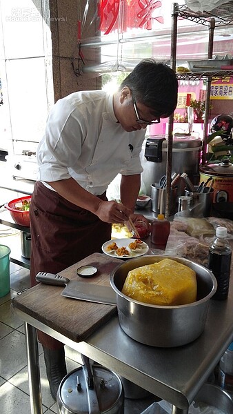 6.店內除了固定小菜,還有余建德的私房料理。