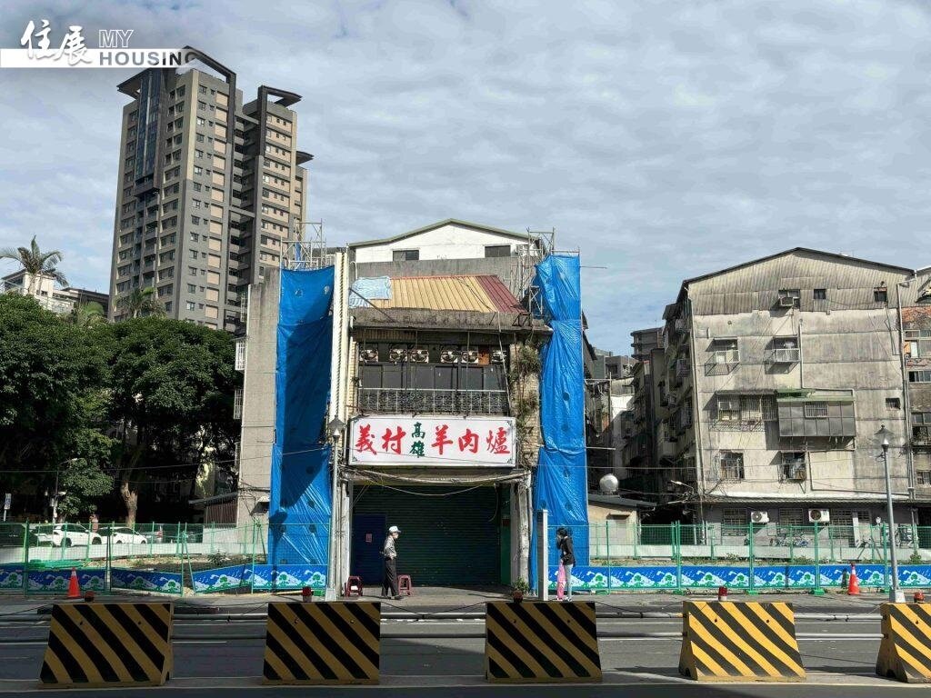 鄭文在點出,即便契約中設有保證金制度,內文也常約定若因住戶抗爭、不同意戶反對等不可歸責於建商的因素導致撤案,建商未必需要負擔違約責任。都更示意圖