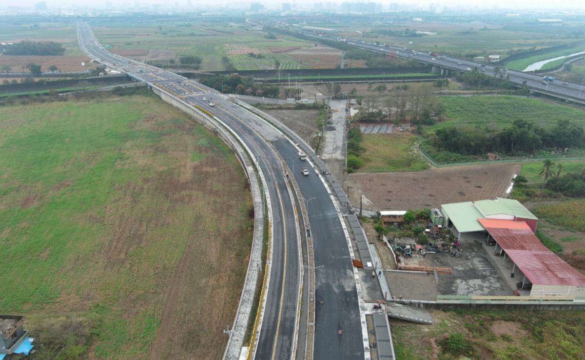 連接台南都會區北外環道路與樹谷大道，提供樹谷園區車流進出，亦可分散原利用新港社大道進入南科之地區性車流，分擔新港社大道及台1線交通負荷。圖／取自臺南市政府施政成果網