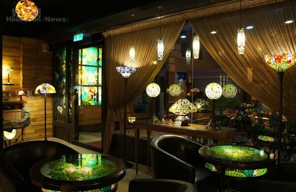 4.舞陽還特地與台灣玻璃藝術大師高樹德合作，店內包括彩繪玻璃牆面、鑲嵌玻璃燈飾等皆由他親手設計。
