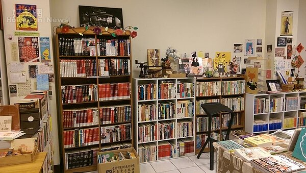 8.隨著生意興隆,店內的藏書也越來越多。