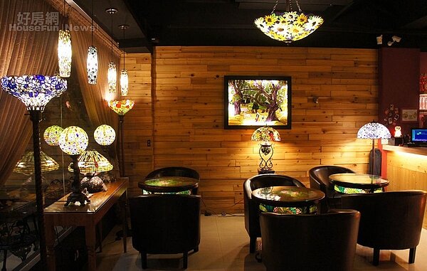 9.在燈飾點綴下,幾乎各個空間都很有特色,當夜晚一到所有燈全開後整個氣氛更是不同。