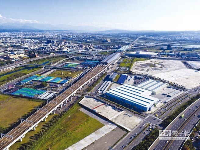 掌握一省二高三鐵共構的台中高鐵特區,首座商辦「TTC台中高鐵商貿中心-未來馬尺」位在高鐵五路,坪數32~290坪,訴求出站5分鐘即辦公,企業主搶進。 圖/業者提供