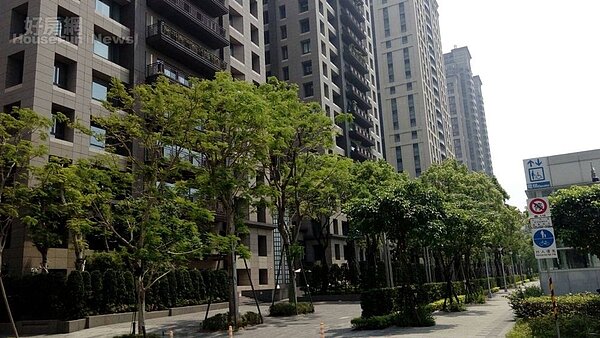 7信義路5段、松仁路口的三大名豪,匯集成豪宅聚落。