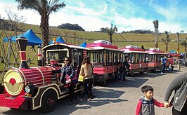 園區內有個小火車讓民眾可以在裡面拍照