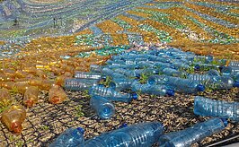 台灣每年約消耗60億支寶特瓶，園區目前不定期舉辦藝文活動，希望透過活動讓民眾思考環保問題。