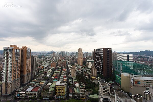 想入住雙北市,家庭月薪至少要11.3萬元以上。(好房網News記者張聖奕/攝影)