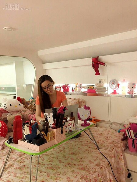 8.平時宅在家白白會賴在床上上網，甚至有時會發懶一整天不下床，與平時給人健身形象反差很大。