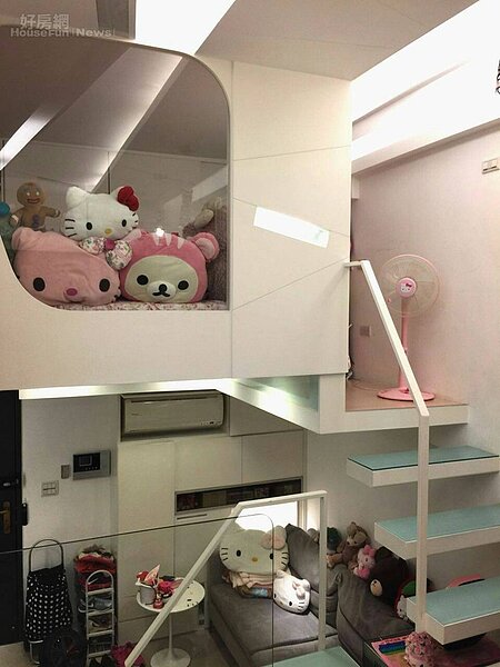 2.白白六年前在父母Push下晉升為有殼一族，住家鄰近大安森林公園，採三層樓中樓格局設計。
