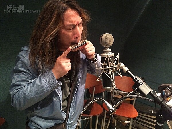 7.朱約信曾獲得金曲獎最佳台語男歌手,這些年則投入福音歌曲製作,並為廣告或電影打造新歌。