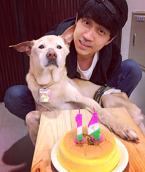 光良盼望愛犬小high再健步如飛。(翻攝自光良臉書)