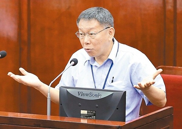 台北市長柯文哲昨赴市議會專案報告，對大巨蛋案，柯強調遠雄若在三個月內未改善公安等問題，將直接解約。 記者侯永全／攝影